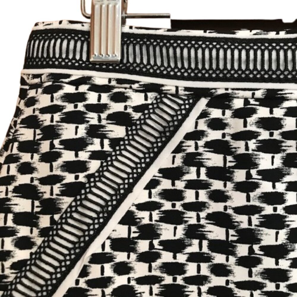 White House Black Market Women's Black & White Geometric Pencil Skirt Size 10 - Picture 4 of 9